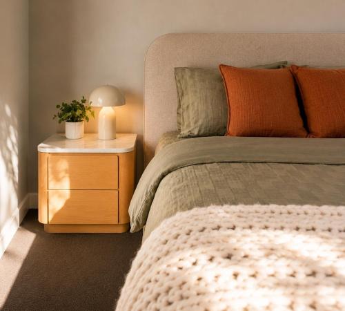 Fairy Meadow House | Wollongong Family Home with Jacuzzi & Garden