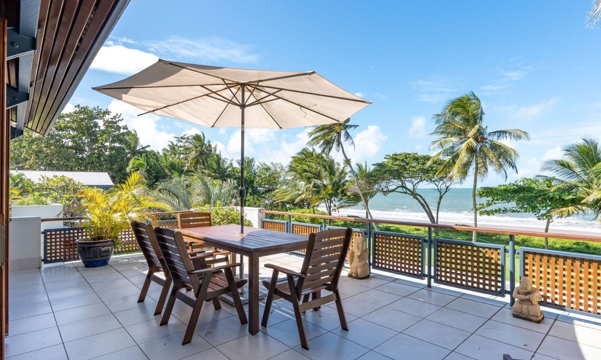 Wongaling Beach House | Wongalinga Absolute Beachfront Unit 9 1 Bed