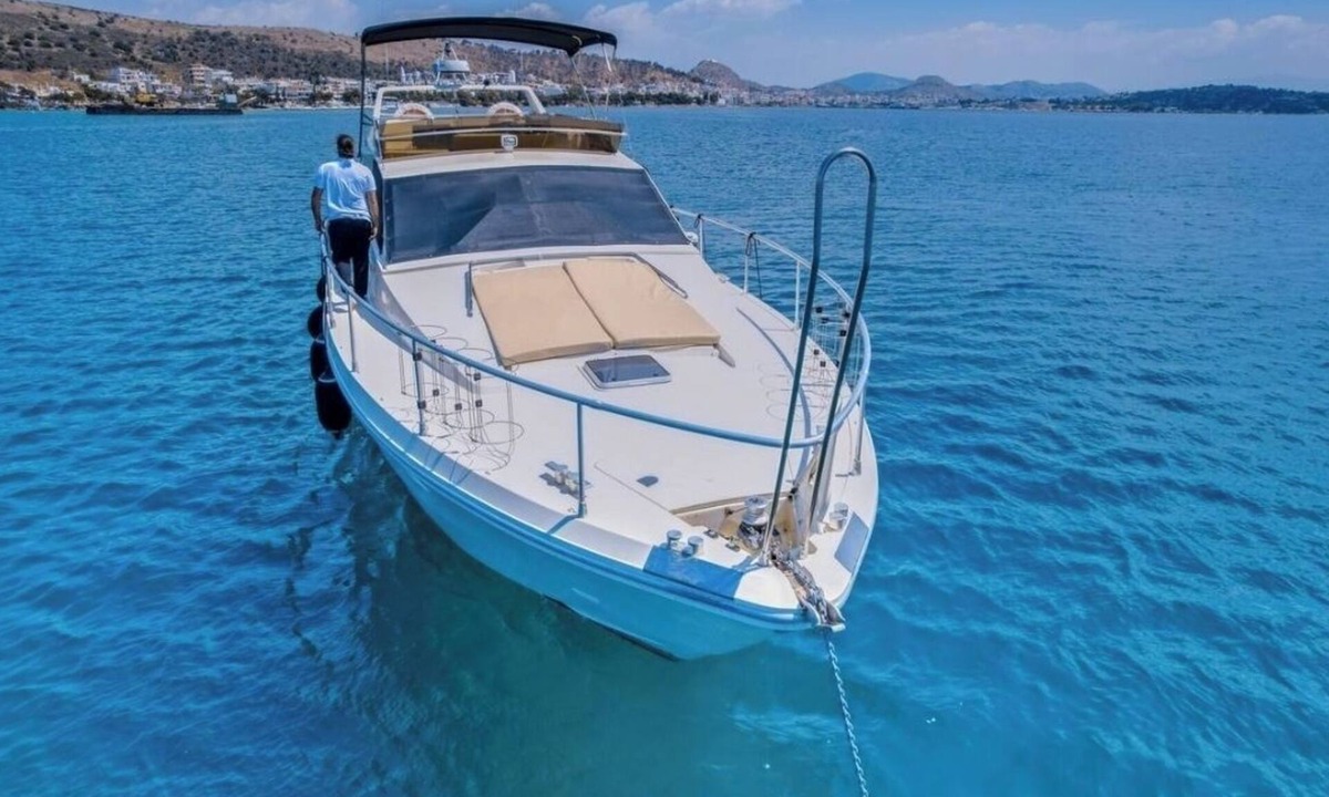 Kastella Boat Rental | Yacht Ferretti: Day Trip Greek Islands/Athenian Riviera. Guests 10