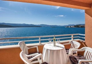 Amazing Apartment In Klek With Wifi