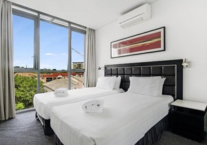 Private Apt in the heart of Southport