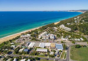 Unit 2 Rainbow Surf - Modern double storey townhouse with large shared pool close to beach and shops