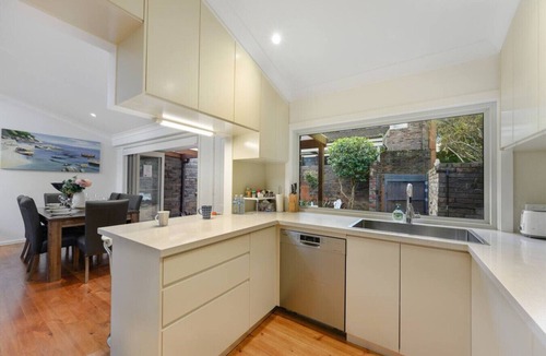 Waitara House | 复古砖墙庭院小屋｜步行到火车站｜6人入住