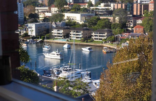 North Sydney Apartment | 1 Bedroom, renovated apt. fantastic views.Very close to Kirribilli, ferry, train