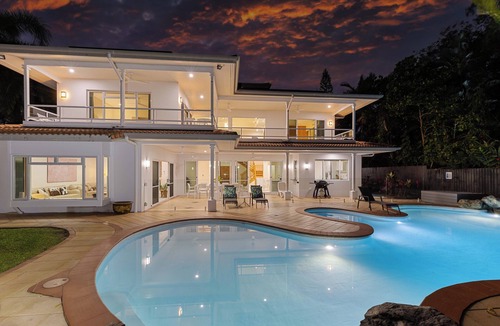 Port Douglas House | 17 Solander Boulevard - 6 Bedroom House Across From The Beach