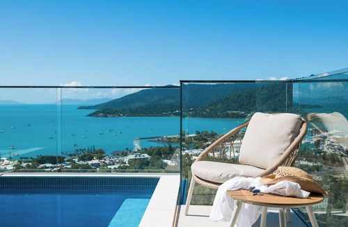 Airlie Beach House | 180 Degree Ocean Views - 5 Bedroom - Heated Magnesium Swimming Pool