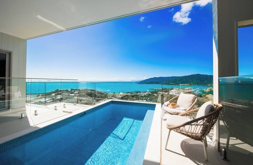 Airlie Beach House | 180 Degree Ocean Views - 5 Bedroom - Heated Magnesium Swimming Pool