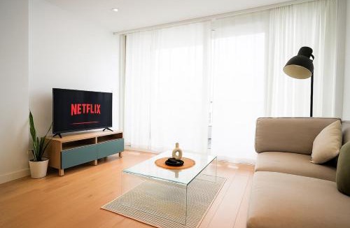 Waterloo Apartment | 1BED-Sydney-POOL-Gym-Sleeps 4 Guests