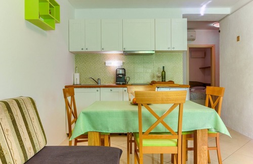 Bacvice Apartment | 2-bdr apt with shared garden, 3 min walk to beach