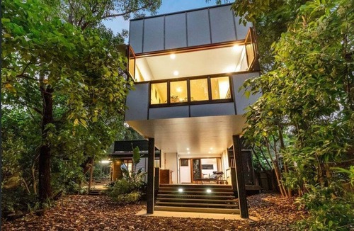 Yaroomba House | 2 Bed- Beach and Bush Retreat- Yaroomba-Sunshine Coast