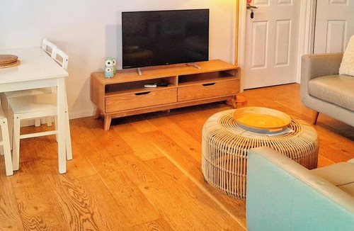 Labrador Apartment | 2 bed Garden Apartment walk to cafe's dining dog beach close to uni & hospital