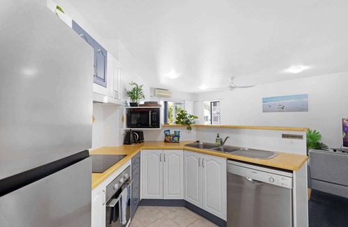 Torquay Apartment | 2-Bed with Pool, Near Torquay Beach, Hervey Bay