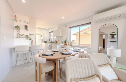 Manly Apartment | 2 Bedroom Ocean Views & Walk to Freshwater & Manly