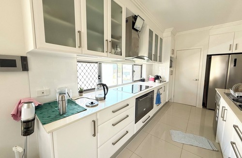 Sunnybank House | 2 spacious rooms with bathroom in Modern Sunnybank Shared Home