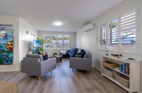 Shellharbour House | 200m to Shellharbour Village - Calm Coastal Townhouse