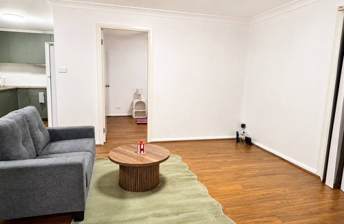 Dean Park Hotel | 21A Armstrong Place, Dean Park: Modern Granny flat with Kitchen,Aircon