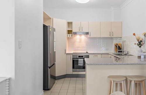 Indooroopilly Apartment | 2BR 2BA Indooroopilly | Walk to Shops & Bus