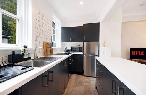 Kings Cross Apartment | 2BR apartment in trendy Potts Pt