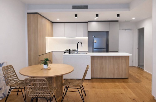 West End Apartment | 2BR Aprt West End Hideaway | City Views and Carpark