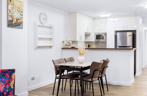 Glebe Apartment | 2BR Apt w Parking | Walk to ICC & Darling Harbour