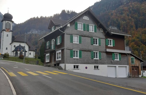 Melchtal Apartment | 3.5 room holiday flat with balcony and roof terrace