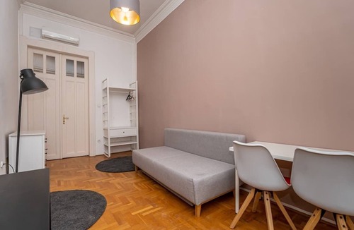 Inner City Budapest Apartment | 3 BDR Heart of Budapest Central Apartment