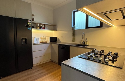 Dundas Villa | 3-Bedroom Guest Flat with full kitchen and bathroom 60sqm
