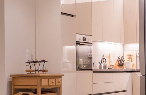 Vouliagmeni Apartment | 3BR Ensuite Luxury Home · Walk to Beach · Parking · Athenian Riviera