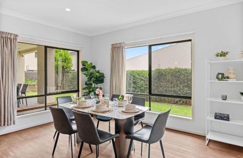 Rochedale House | 3BR Family Home in Rochedale Aussie Local Living
