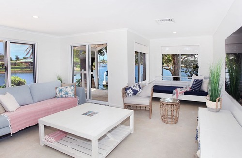 Maroochydore House | 4 bedroom house on canal, private beach, pool and pontoon