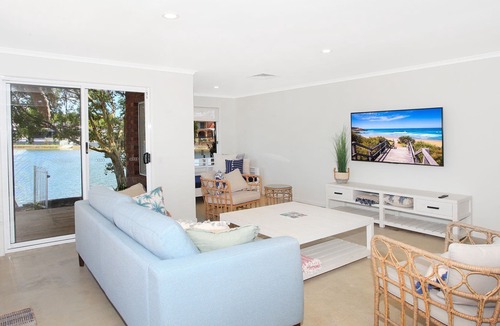 Maroochydore House | 4 bedroom house on canal, private beach, pool and pontoon
