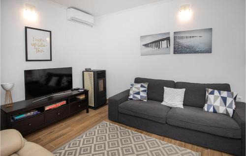 Ploce House | 4 Bedroom Nice Home In Rogotin