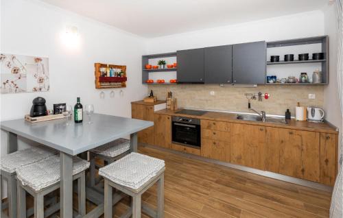 Ploce House | 4 Bedroom Nice Home In Rogotin