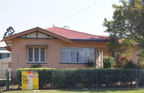 Bundaberg South House | 4 Queen Beds Sleeps 10 Full Air Free Wifi/netflix
