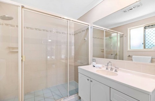 Cleveland House | 4BR Bayside Retreat w/ Pool —Walk to Waterfront