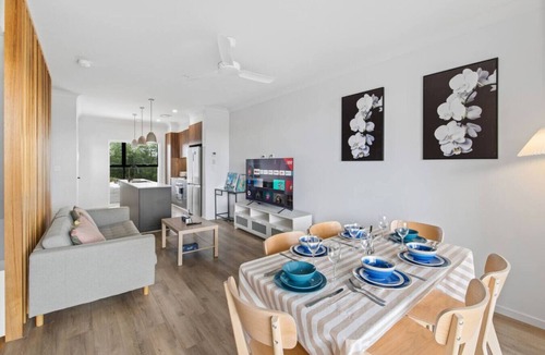 Upper Mount Gravatt House | 5-Min Walk to Garden City | Premium 4BR Home