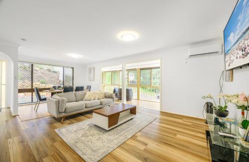Hornsby Apartment | 5BR Peaceful Oasis with Wifi Garage