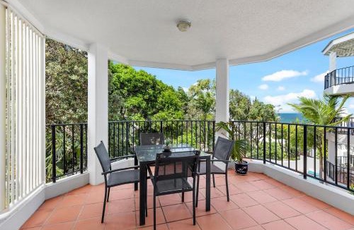 Sunshine Beach House | 6 Parkshores Sunshine Location Location Location 100m to beach access