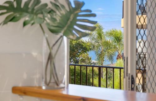 Sunshine Beach House | 6 Parkshores Sunshine Location Location Location 100m to beach access