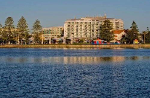 The Entrance Apartment | AAA-The Entrance Private Water Front 1 bedroom appartment at the Oaks