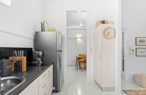Newell House | Absolute Beachfront Cottage Near Port Douglas | White Cockatoo