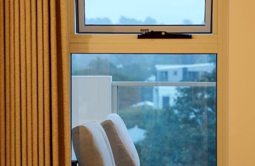 Mitchelton Apartment | Across from Train &Bus Station | Pool & Gym & View