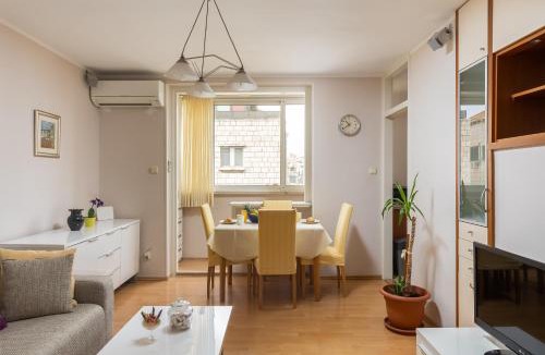 Gruz Apartment | Adriatic Charm: Coastal Heaven of Dubrovnik