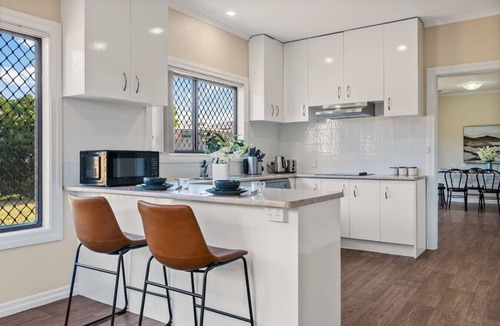 Sunnybank House | Affordable & Convenient Stay | 4Beds w/Ducted AC