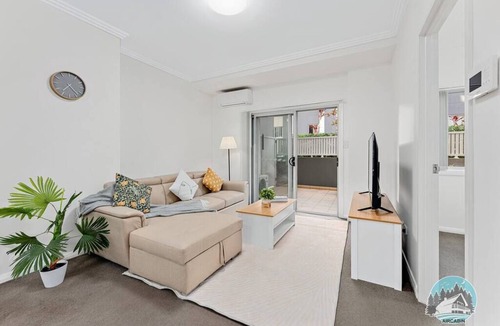 Wentworthville Apartment | Aircabin - Wentworthville - 2 Beds Apt Free Park
