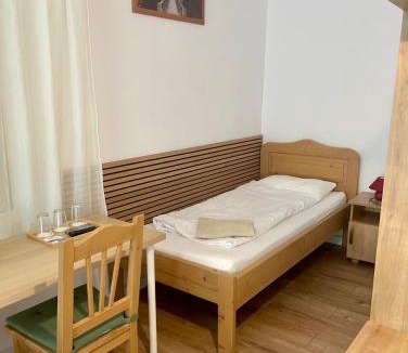 Vecses House | Airport Jazmin Guesthouse