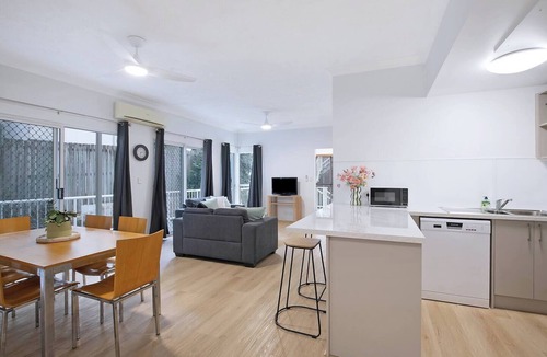 St. Lucia Apartment | Alessandria Stay Simple Living near Brisbane River