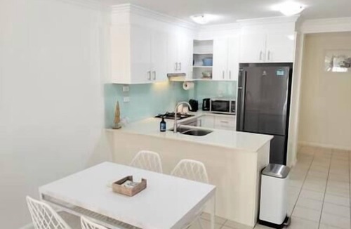 Kiama Apartment | Alfresco dine on huge terrace-walk to cafes/shops