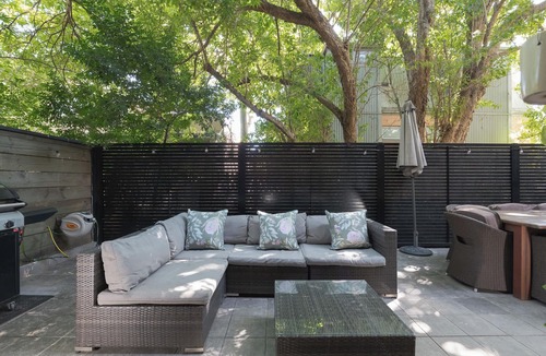 Camperdown Apartment | Alfresco Modern Camperdown Apartment w/Parking