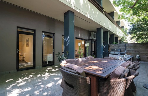 Camperdown Apartment | Alfresco Modern Camperdown Apartment w/Parking